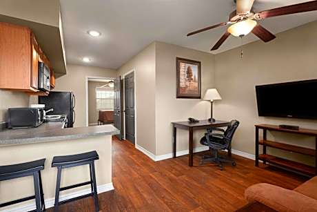 One-Bedroom Queen Suite with Mobility Access and Roll-In Shower, Non-Smoking