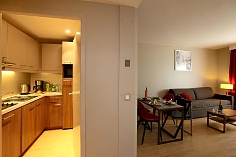 Superior One-Bedroom Apartment (6 Adults)