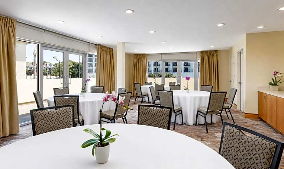 Redondo Beach Hotel, Tapestry Collection by Hilton