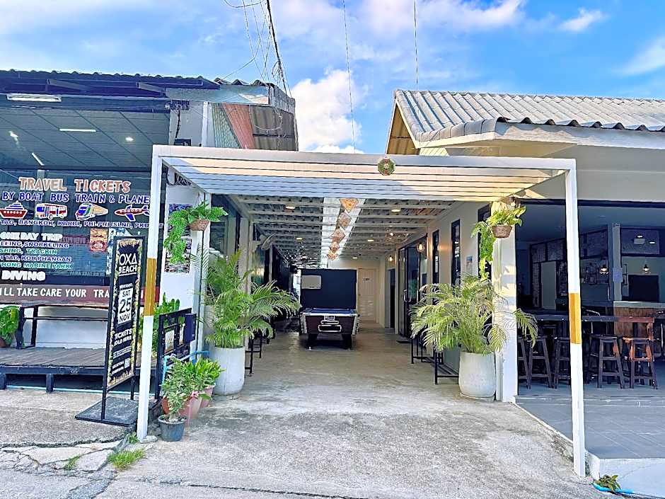 Eclipse Hostel and Bar