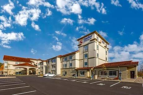 Comfort Inn & Suites Verona at Turning Stone Resort Casino