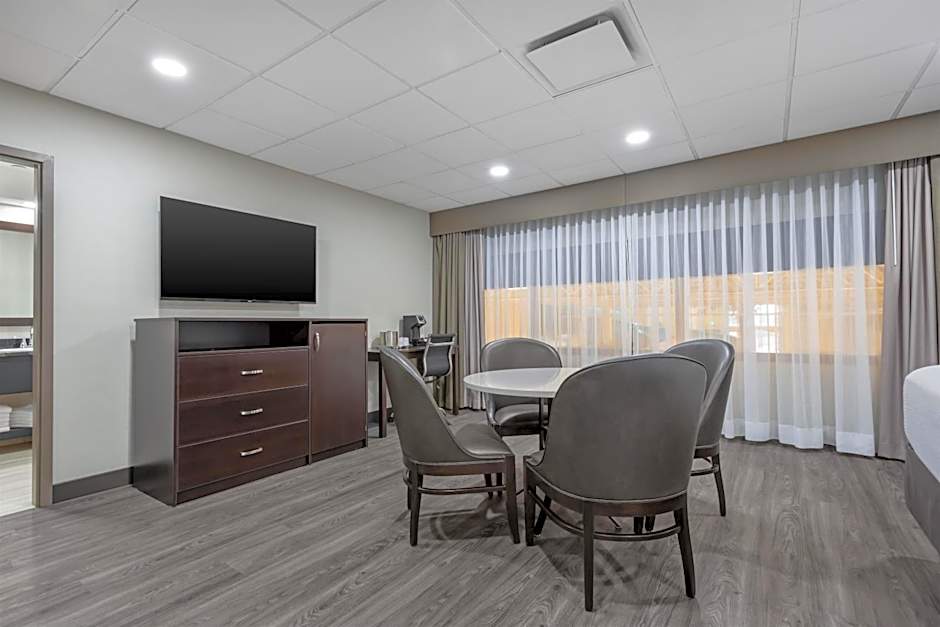 Best Western Plus Port O'Call Hotel