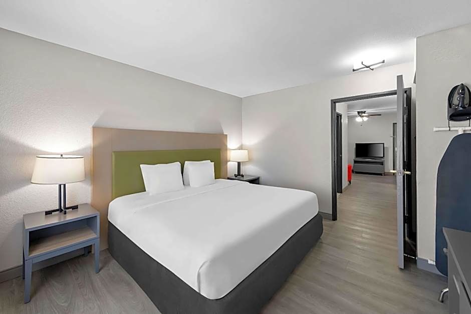 Country Inn & Suites by Radisson, Topeka West, KS