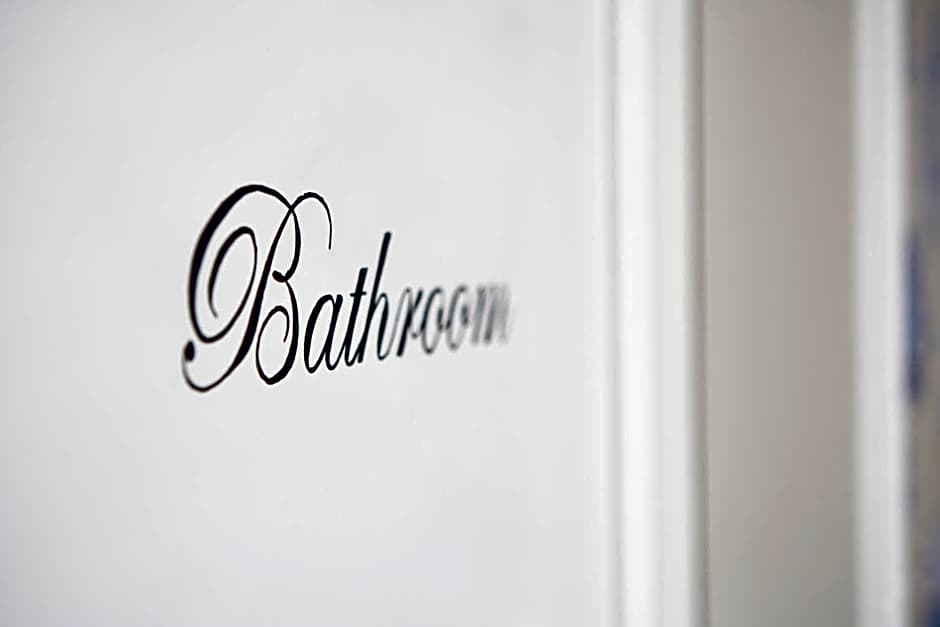 Carlton Ambassador Hotel