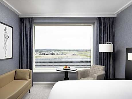 Luxury Queen Room with Club Millésime Access