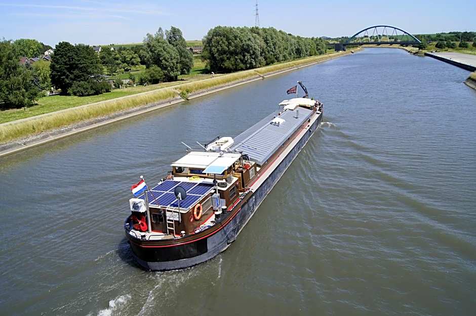 BlackPearl Boat&Breakfast