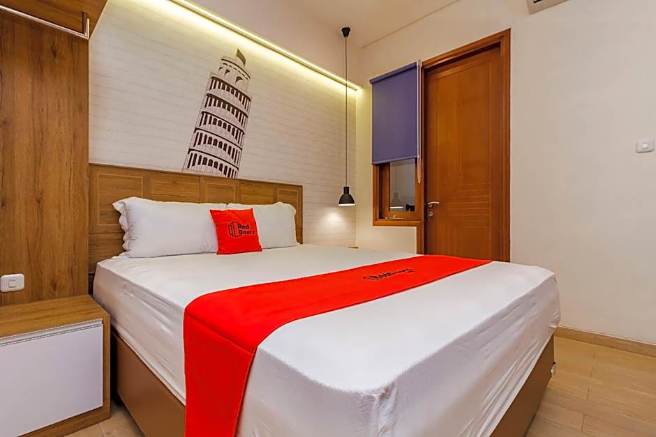 RedDoorz Plus @ CBD Bintaro