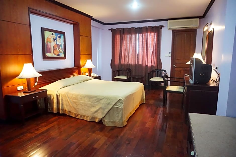 Vansana Riverside Hotel