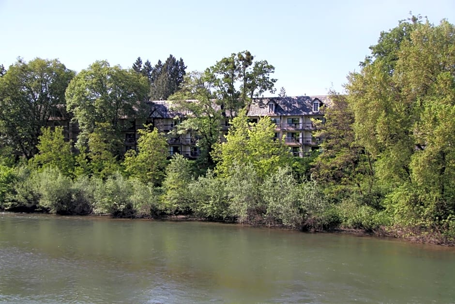 Riverside Inn