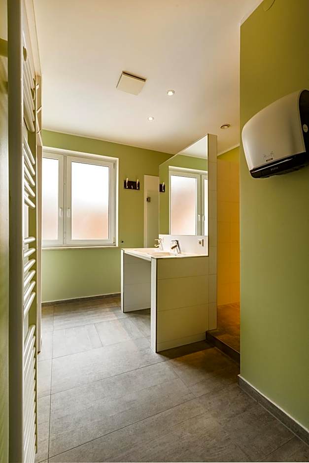 Five Reasons Hostel & Hotel