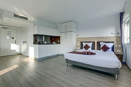COMFORT STUDIO  (DOUBLE BED)