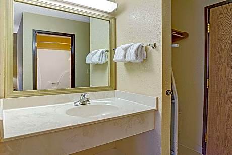 King Studio Suite with Tub - Non-Smoking