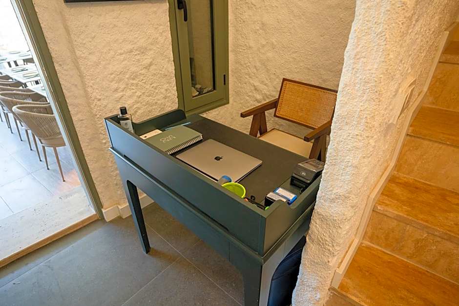 The Comelly Alaçatı