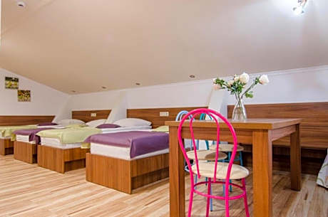 6-Bed Mixed Dormitory Room