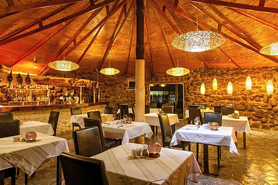 Inverdoorn Game Reserve Lodge