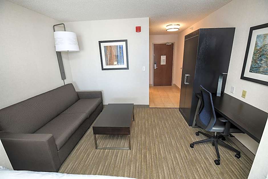 Holiday Inn Express Hotel & Suites Grand Forks By IHG