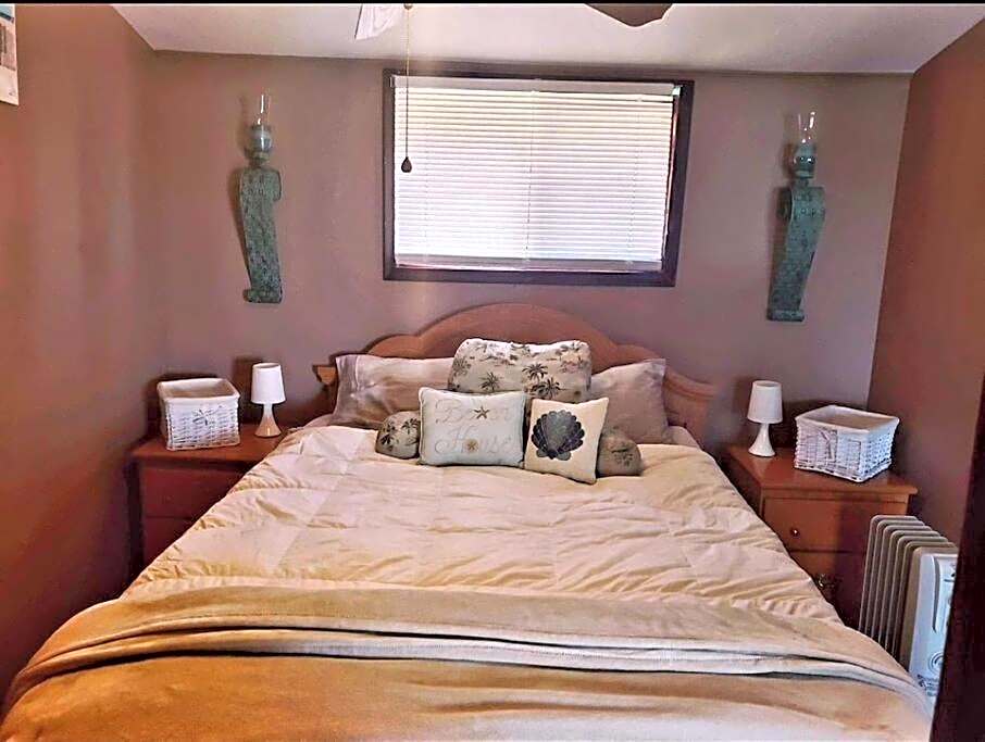 West Lake Waterfront Swimming - Free Pontoon Boat!