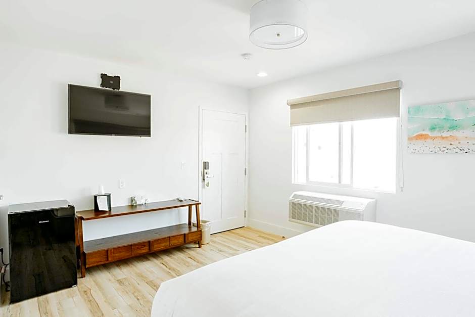 The Belmont Shore Inn