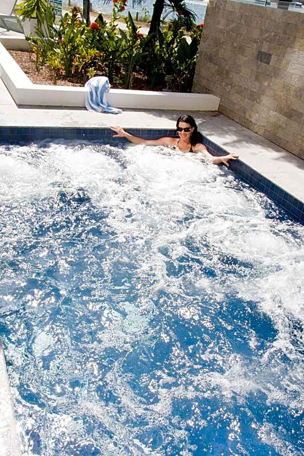 Silvershore Apartments on the Broadwater