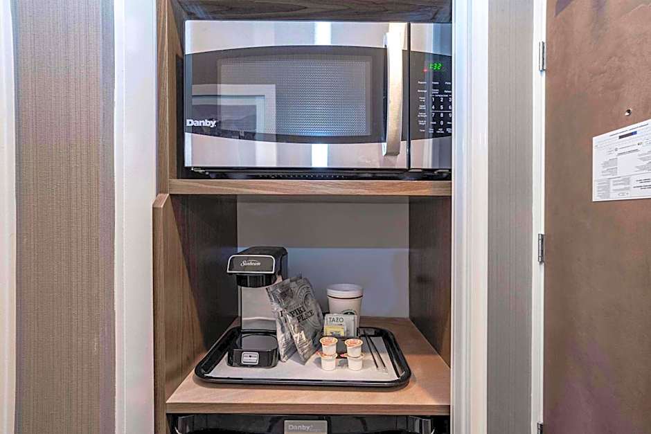 Sandman Signature St. John's Hotel