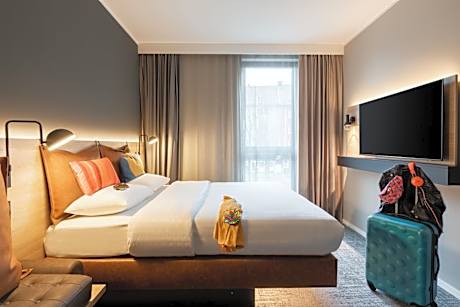 Moxy Family Queen Room with Sofa-Bed