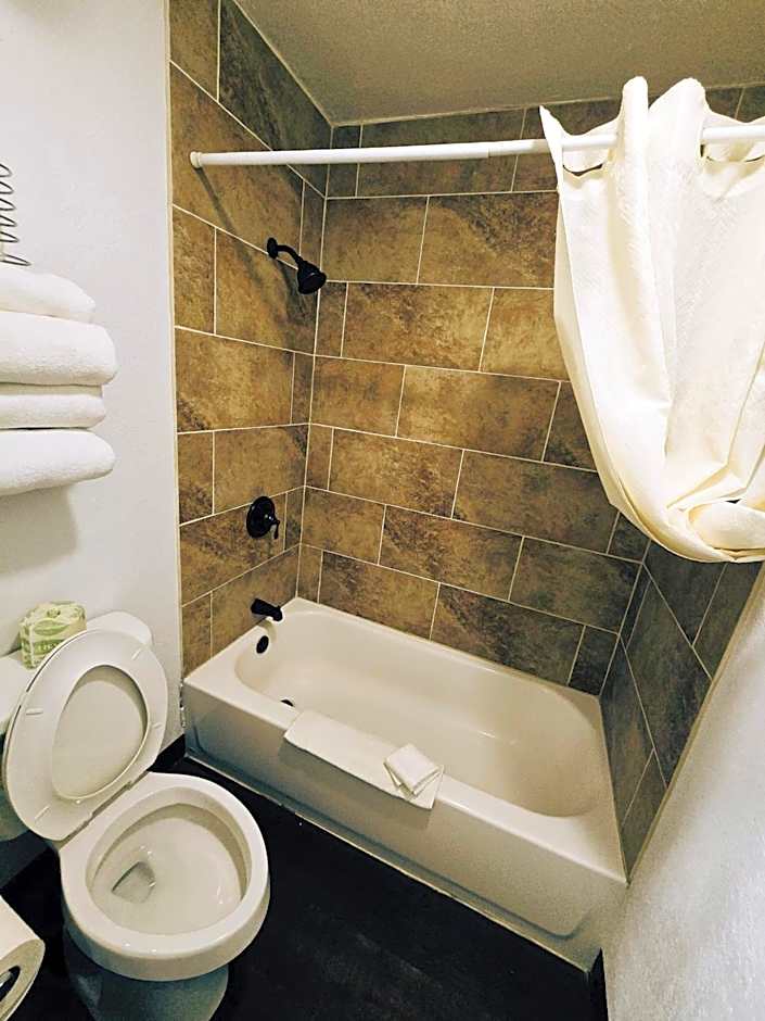 Econo Lodge Eagle Nest