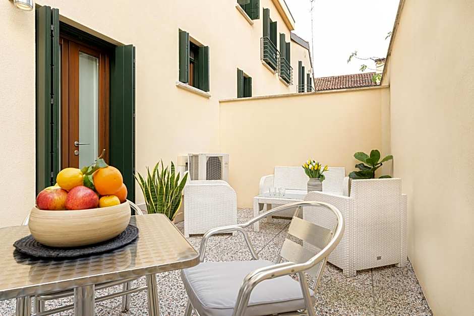 Ca' Degli Antichi Giardini Apartments