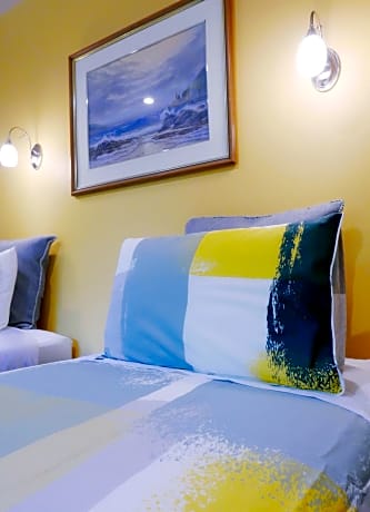 1 Double Bed or 2 Beds Suite