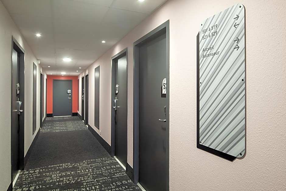 B&B HOTEL Massy Gare TGV