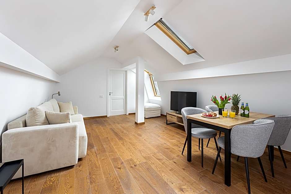 PEAK Aparthotel - Old Town - by CityHost