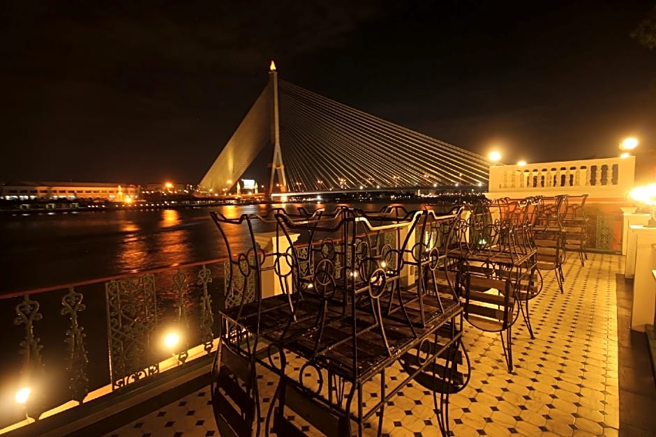 Hiranyakul House Riverside