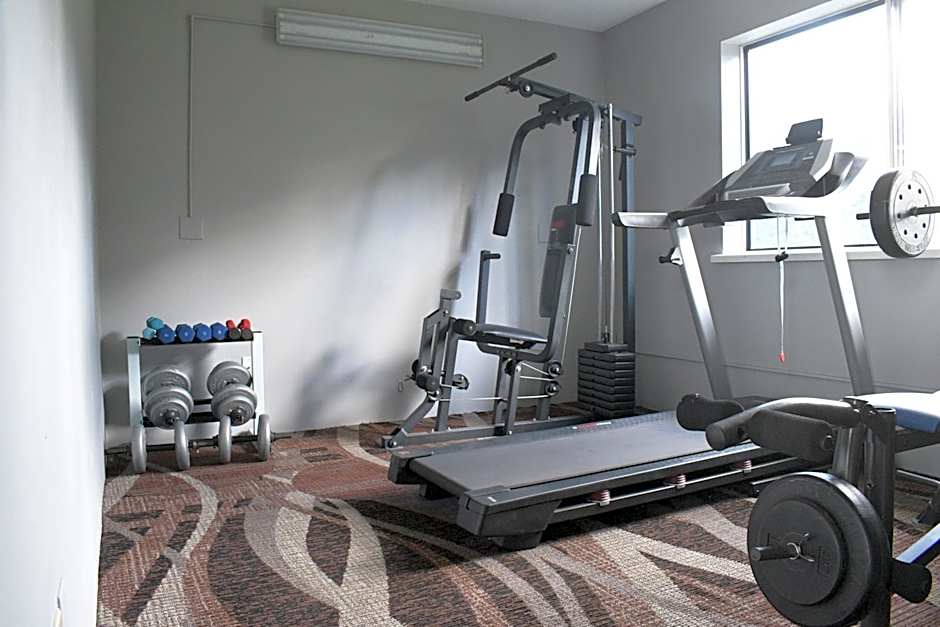 Adams Inn and Suites