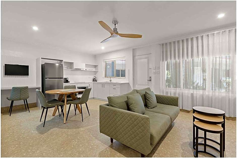 Moonlight Bay Suites