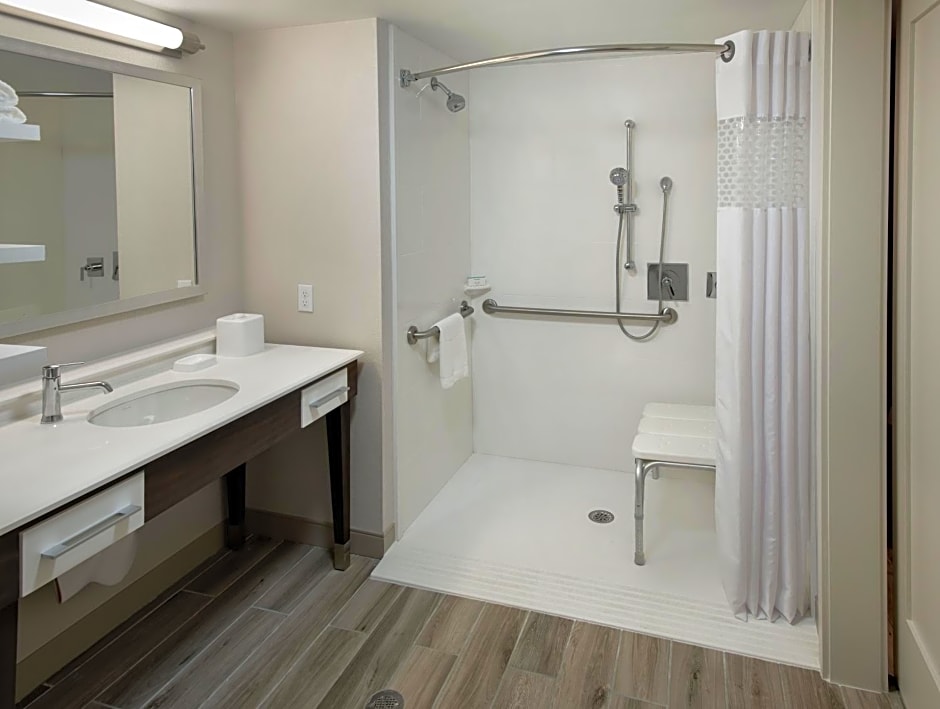 Hampton Inn By Hilton Boston-Logan Airport