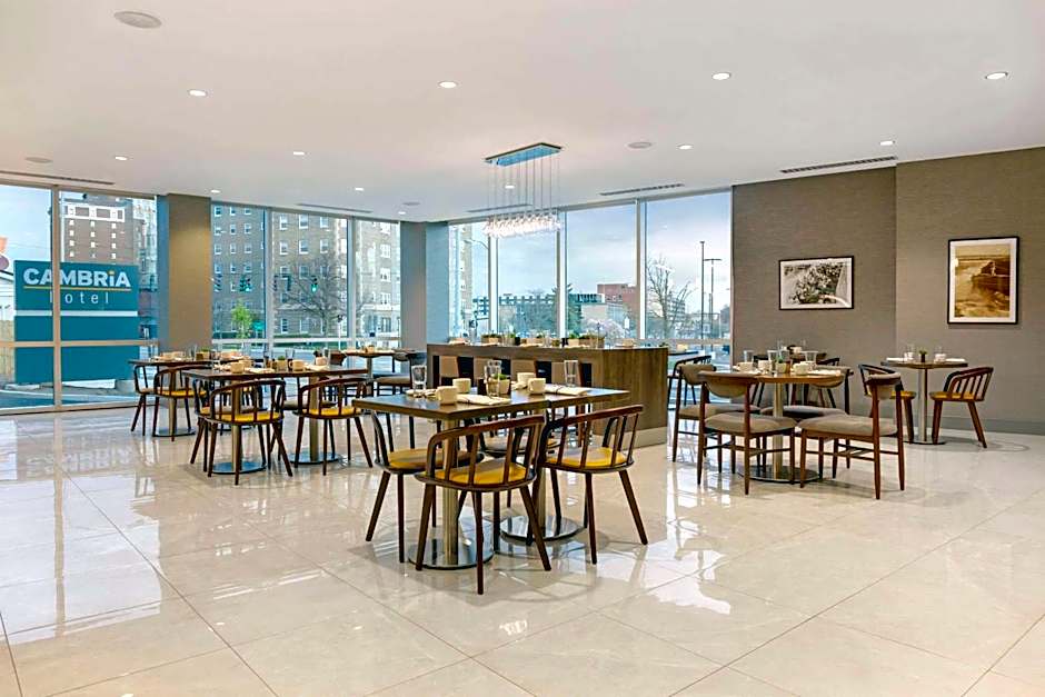 Cambria Hotel Niagara Falls