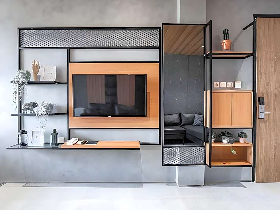 LOA LIVING Solo Baru