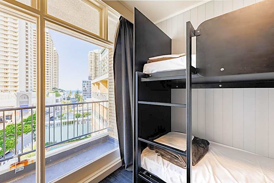 Bunk Surfers Paradise 18-35 Backpacker Hostel