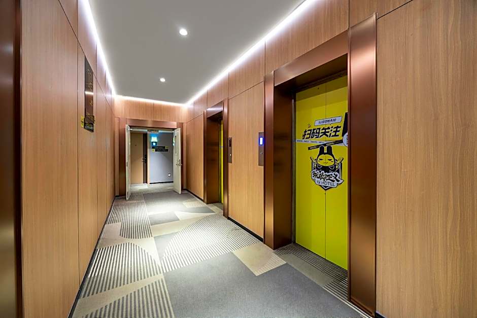 IU Hotel Baoding Goverment Shidai