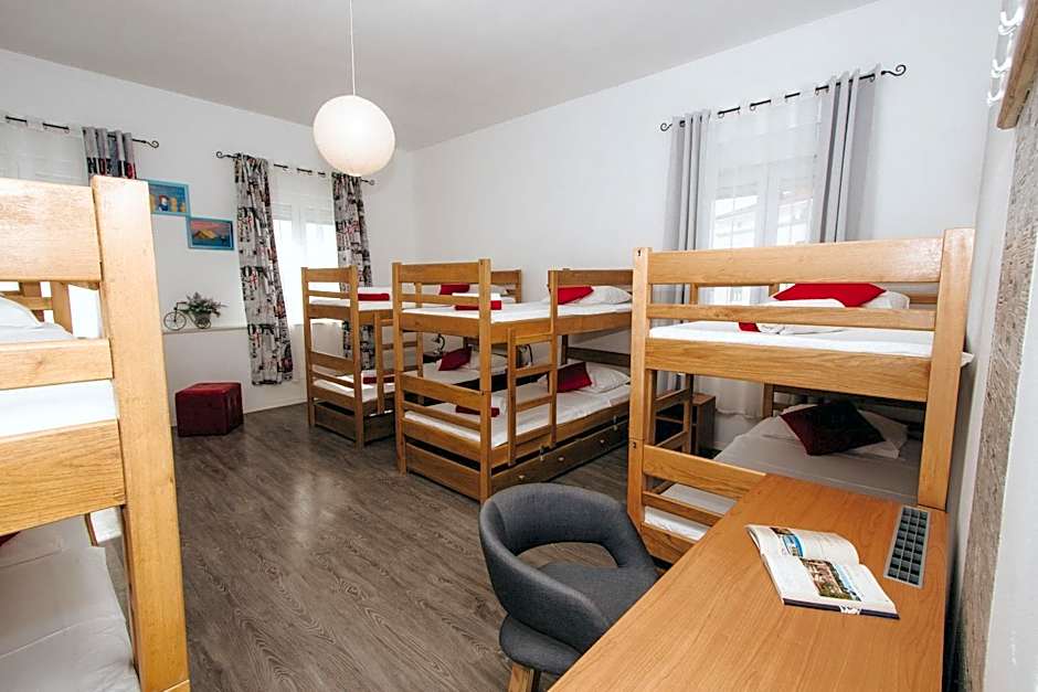 Photo 1 of 2 of Bed in 10-Bed Mixed Dormitory Room