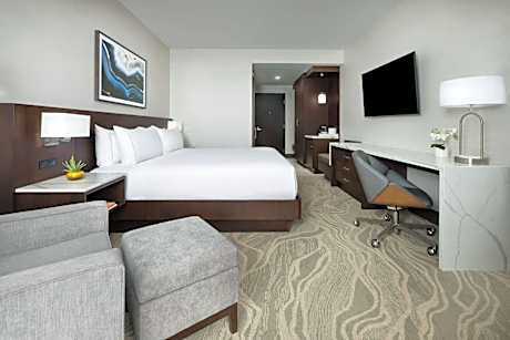 1 King Bed Stay Well by Delos