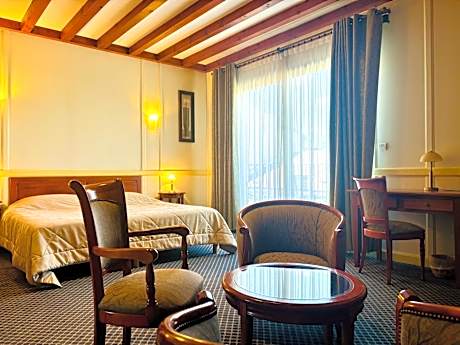 Double Room with Small Lounge and Terrace