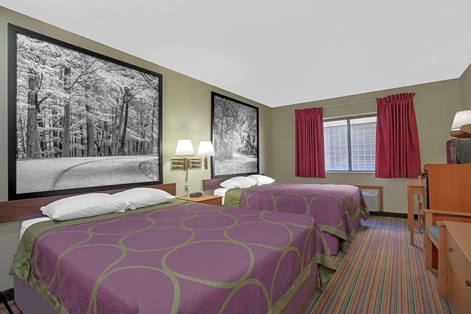 Super 8 by Wyndham Evansville East