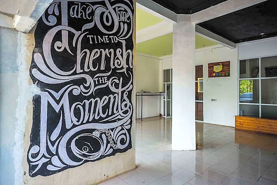 RedDoorz Syariah near Alun Alun Kajen