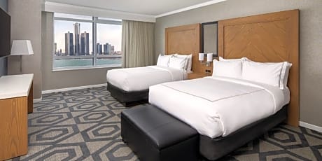 Forum Tower Luxury 1 King River View Sofa Nonsmoking