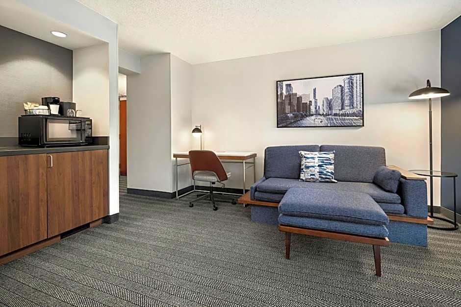 Courtyard by Marriott Chicago Downtown/River North