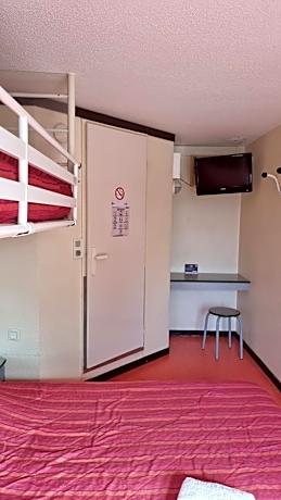 Triple Room (1 Double Bed + 1 Single Bed)