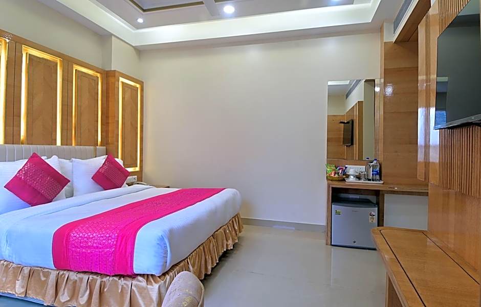 Hotel Gold Palace - 03 Mins Walk From New Delhi Railway Station