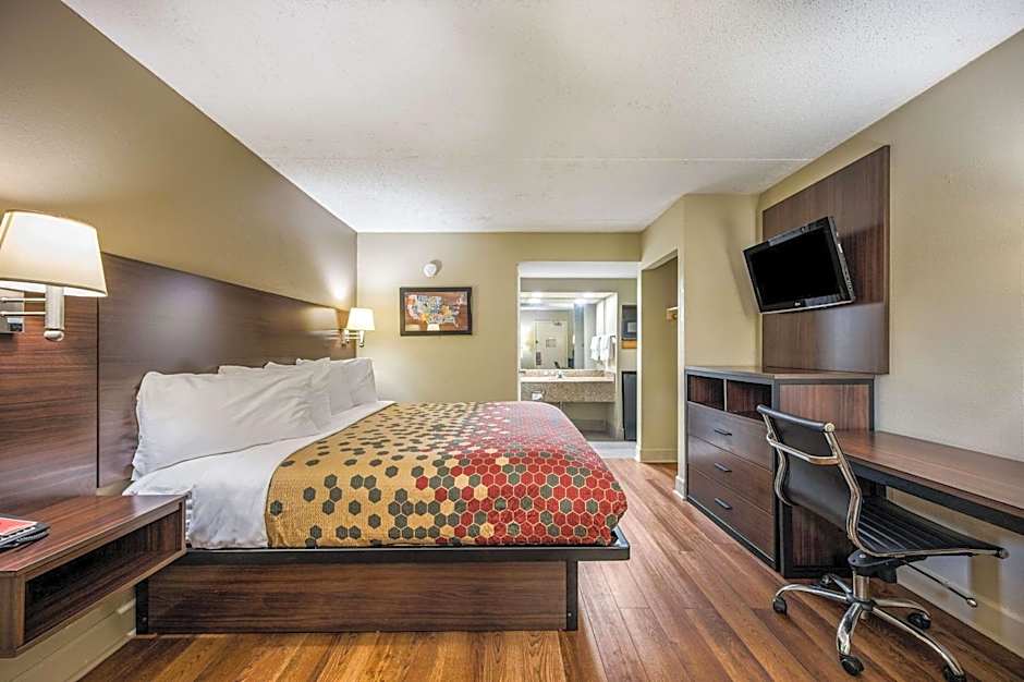 Econo Lodge Inn & Suites Huntsville University Area