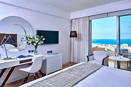 Double or Twin Room Side/Partial Sea View