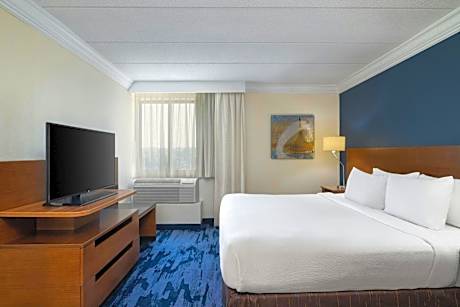 King Suite with Bathtub and Sofa Bed - Mobility Access
